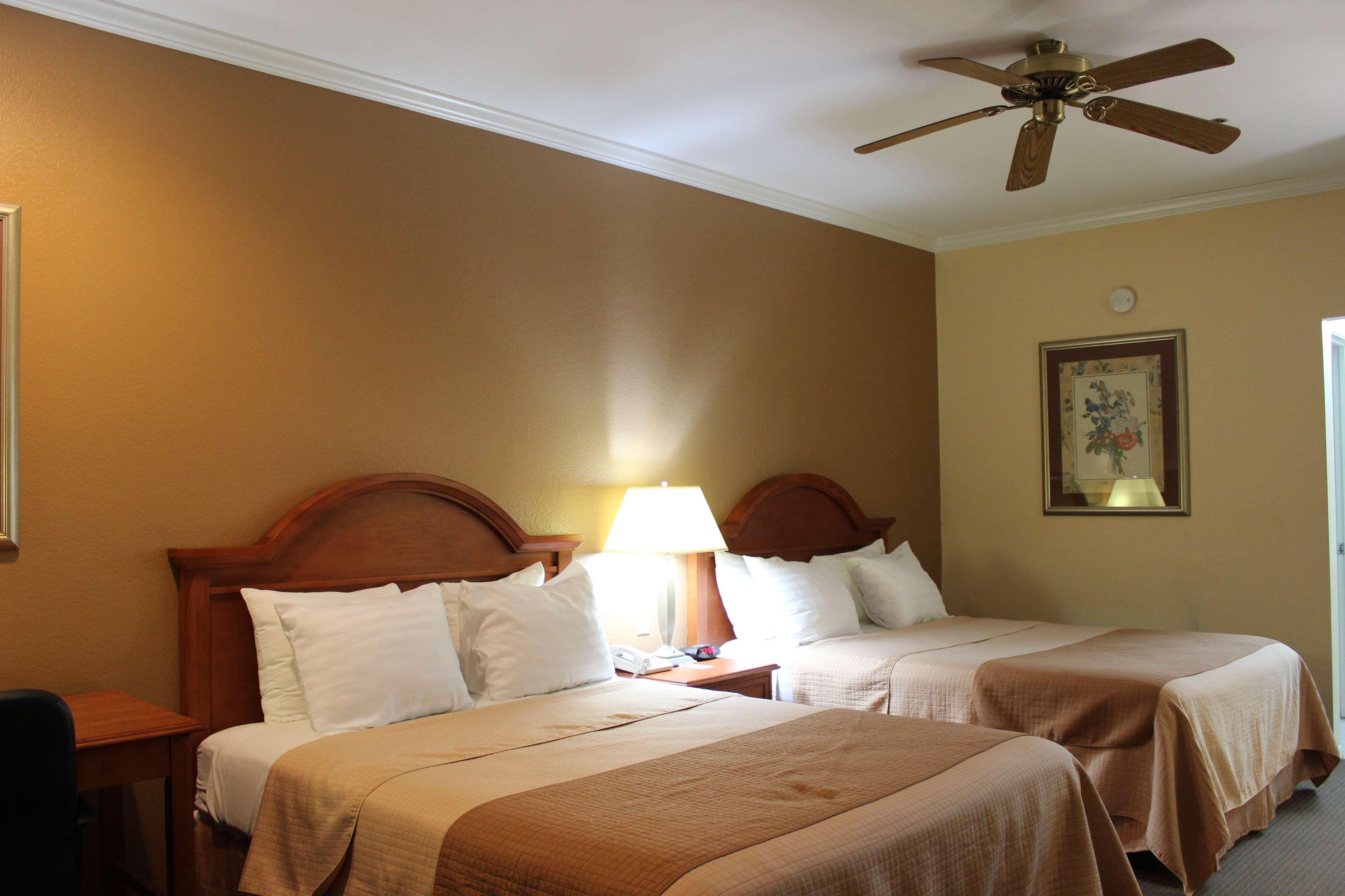 Inn Of Navasota Hotel Экстерьер фото