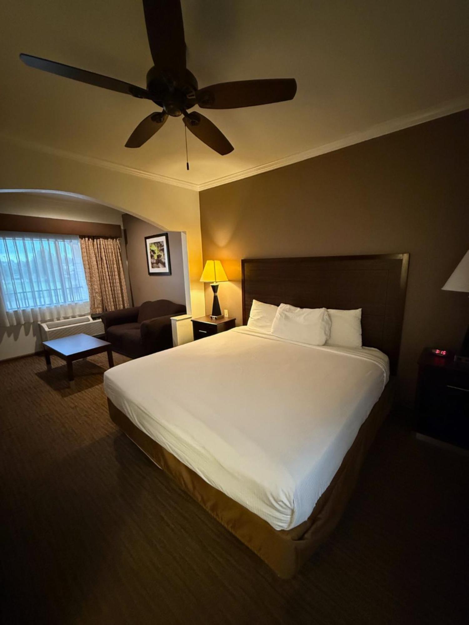 Inn Of Navasota Hotel Экстерьер фото