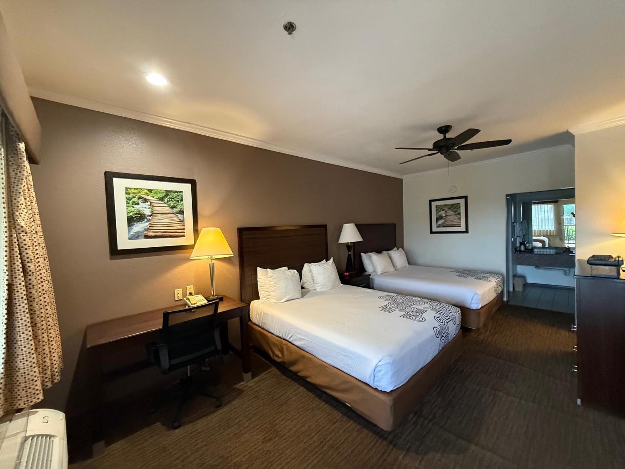 Inn Of Navasota Hotel Экстерьер фото