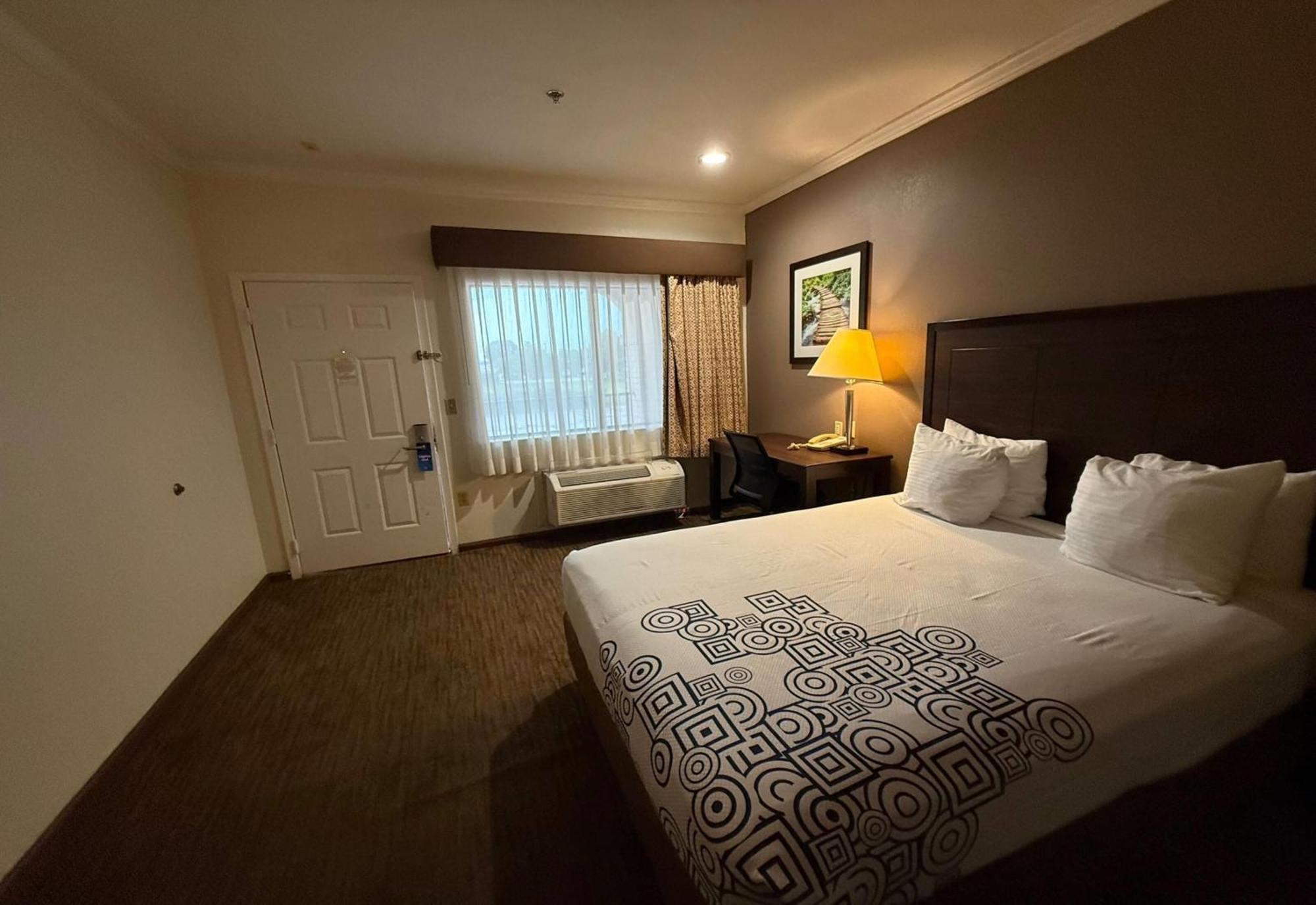 Inn Of Navasota Hotel Экстерьер фото