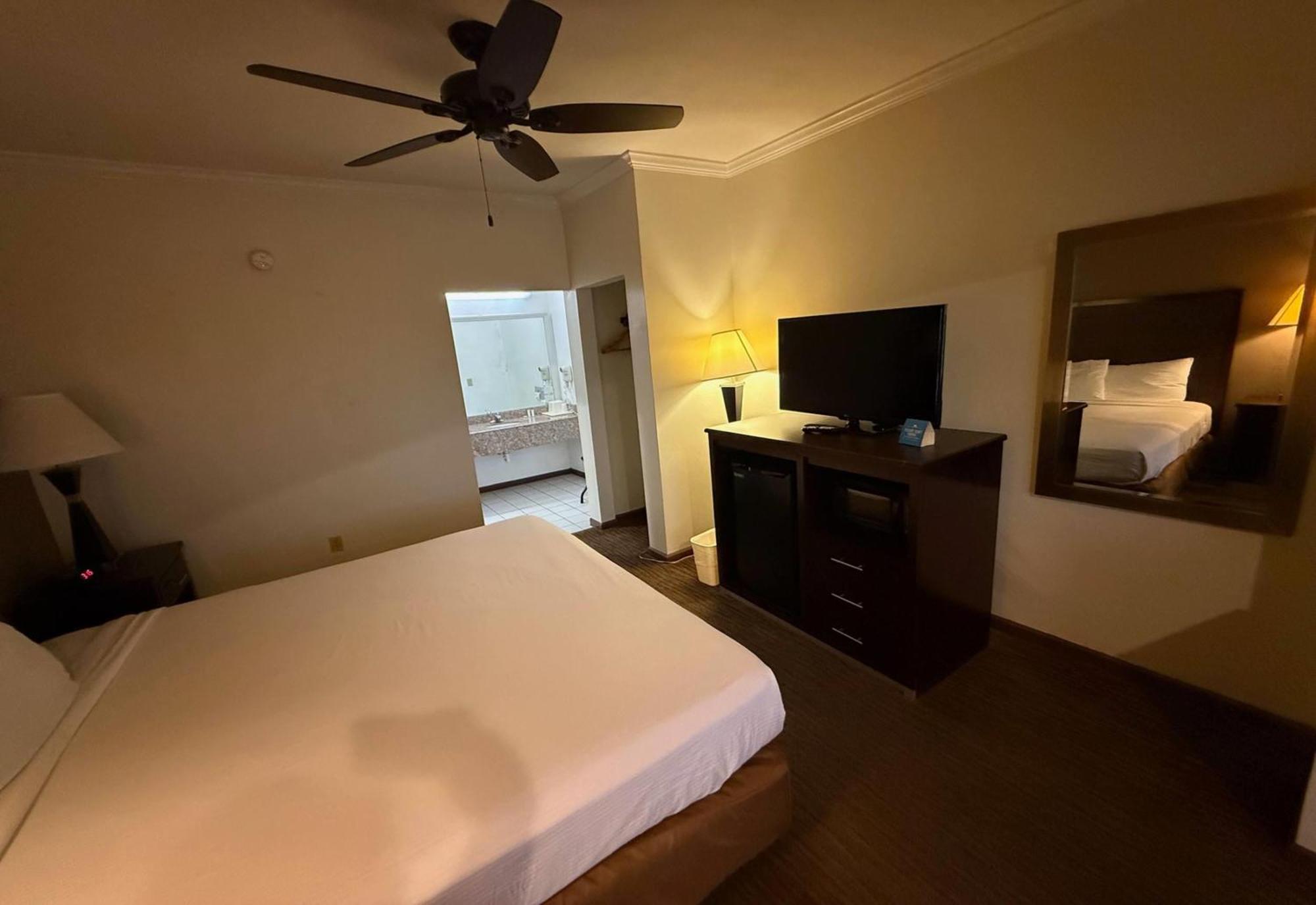 Inn Of Navasota Hotel Экстерьер фото